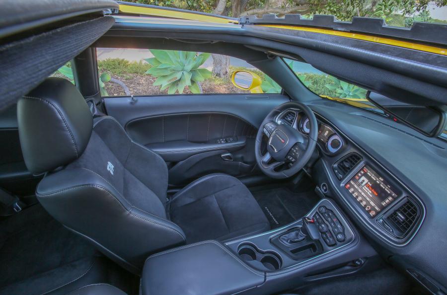 Интерьер Dodge Challenger T/A 392 2016 года  (фото 15 из 25)